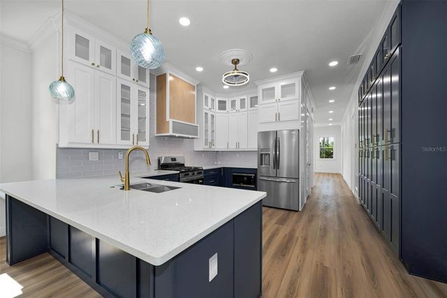 158 E SPRUCE STREET, Tarpon Springs, FL 34689