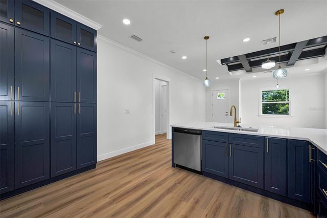 158 E SPRUCE STREET, Tarpon Springs, FL 34689