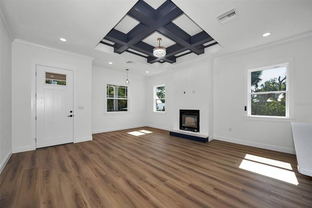 158 E SPRUCE STREET, Tarpon Springs, FL 34689