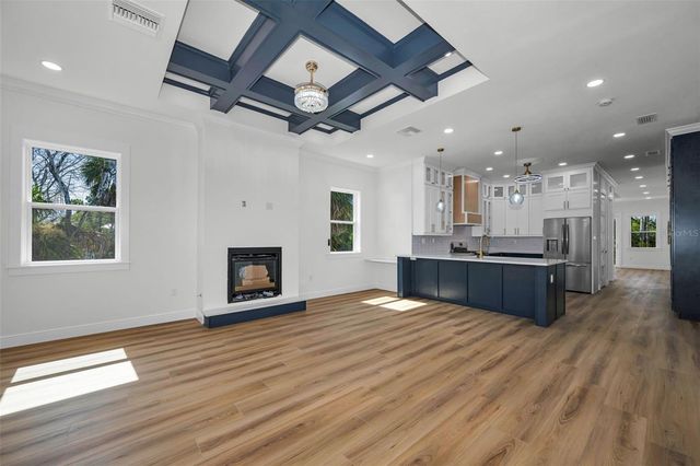 158 E SPRUCE STREET, Tarpon Springs, FL 34689