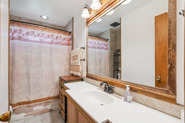 24 12th Ave SE, Oelwein, IA 50662