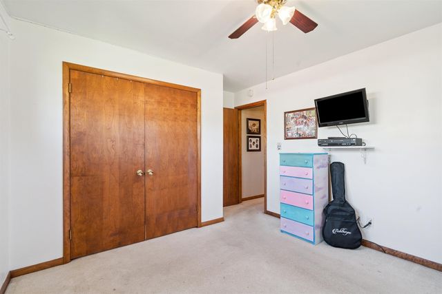 24 12th Ave SE, Oelwein, IA 50662