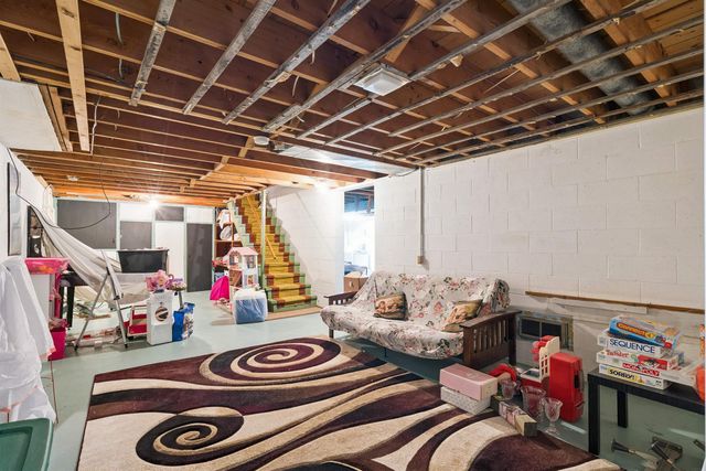 24 12th Ave SE, Oelwein, IA 50662