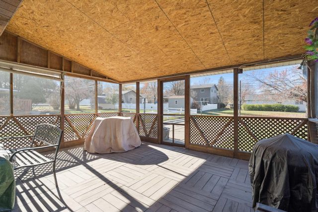 24 12th Ave SE, Oelwein, IA 50662