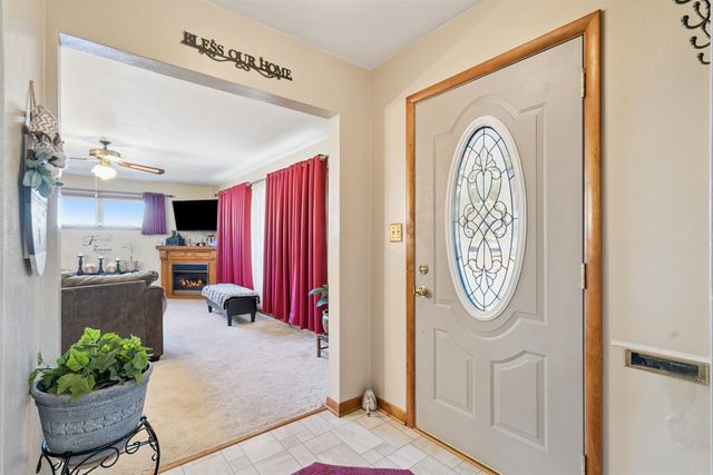 24 12th Ave SE, Oelwein, IA 50662