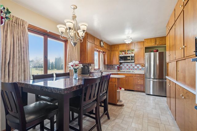 24 12th Ave SE, Oelwein, IA 50662