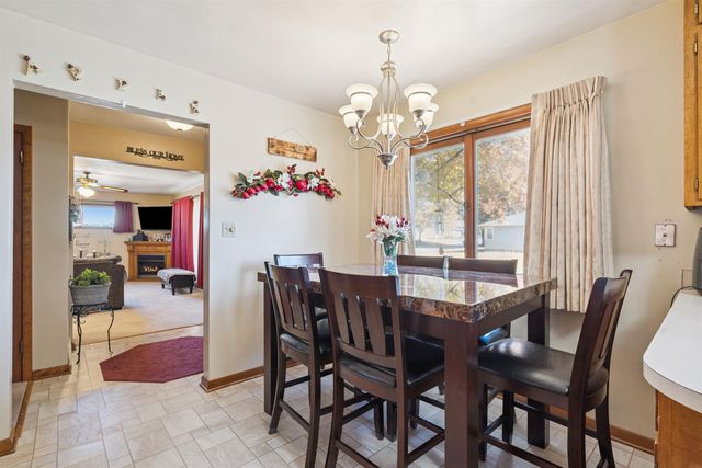 24 12th Ave SE, Oelwein, IA 50662