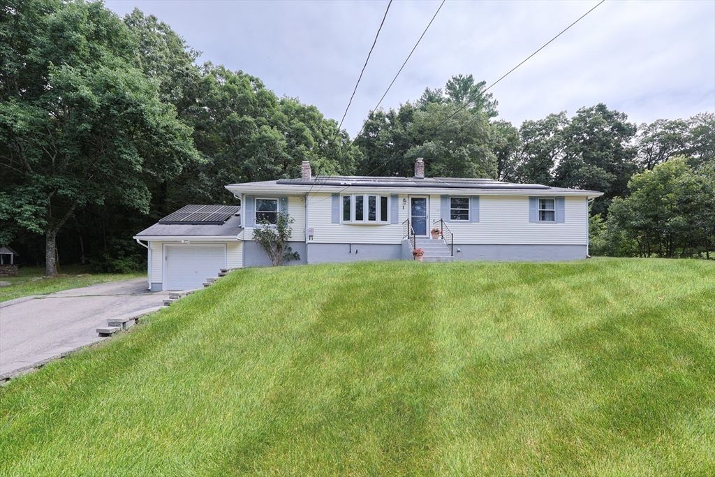 1 Upper Gore Rd, Webster, MA 01570
