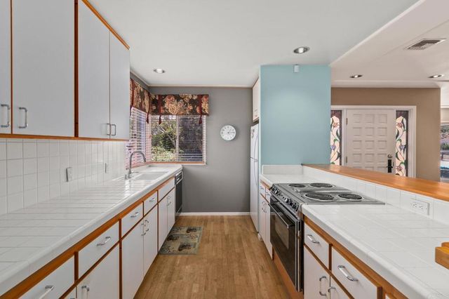2853 Dove Street, San Diego, CA 92103