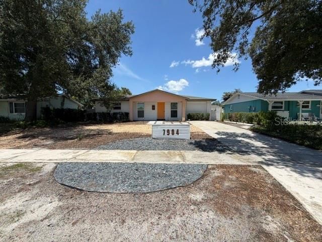 7904 WOODVINE CIRCLE, Tampa, FL 33615