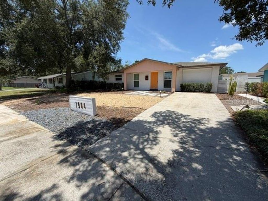 7904 WOODVINE CIRCLE, Tampa, FL 33615