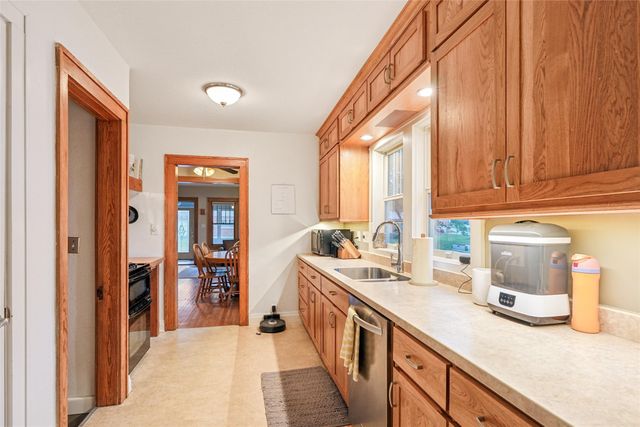 521 E 2nd Street S, Newton, IA 50208