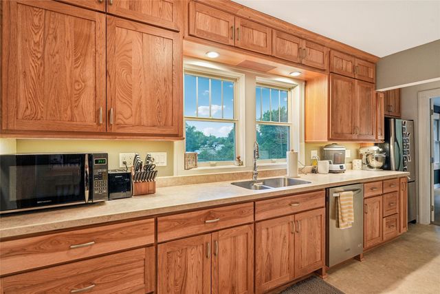 521 E 2nd Street S, Newton, IA 50208