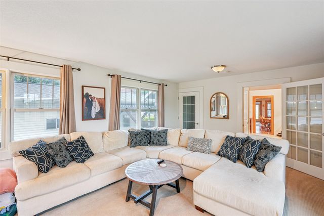 521 E 2nd Street S, Newton, IA 50208