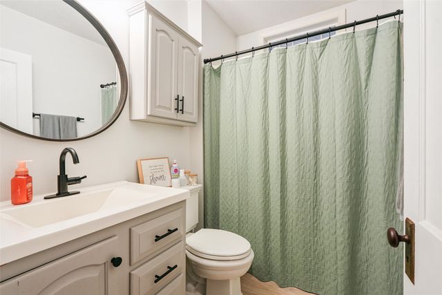 521 E 2nd Street S, Newton, IA 50208