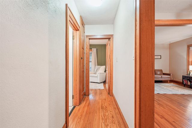 521 E 2nd Street S, Newton, IA 50208