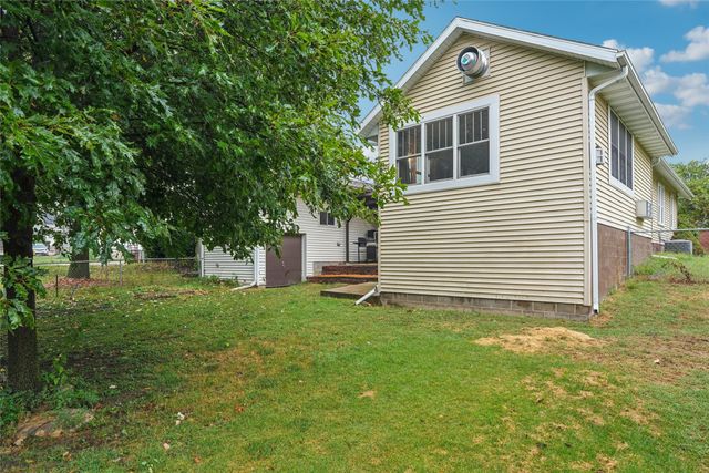 521 E 2nd Street S, Newton, IA 50208