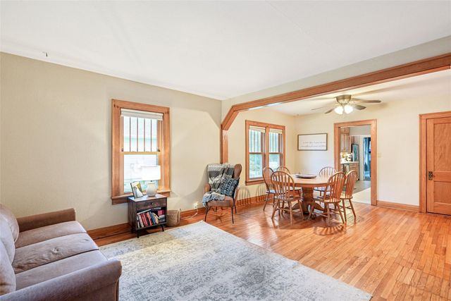 521 E 2nd Street S, Newton, IA 50208