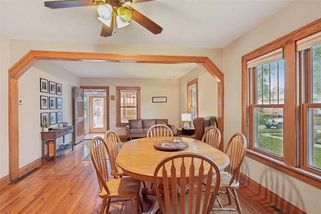 521 E 2nd Street S, Newton, IA 50208