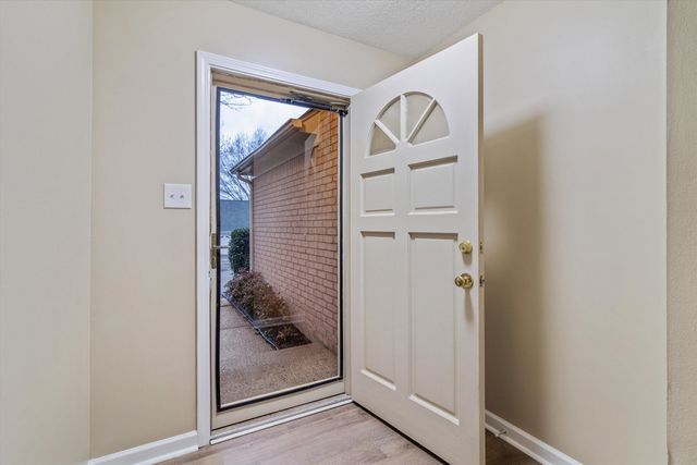 7665 DEXTER RUN CIR, Memphis, TN 38016