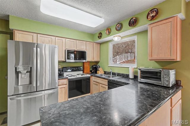 4002 Treeshadow Drive, St Peters, MO 63376