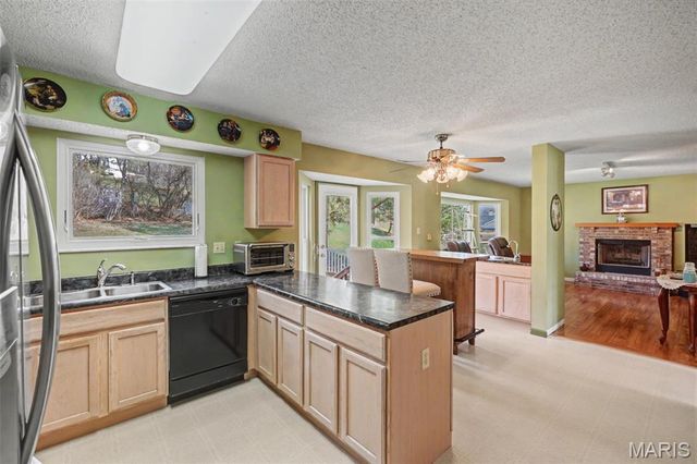 4002 Treeshadow Drive, St Peters, MO 63376