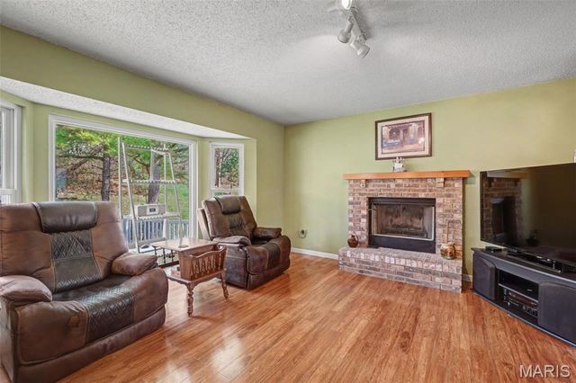 4002 Treeshadow Drive, St Peters, MO 63376