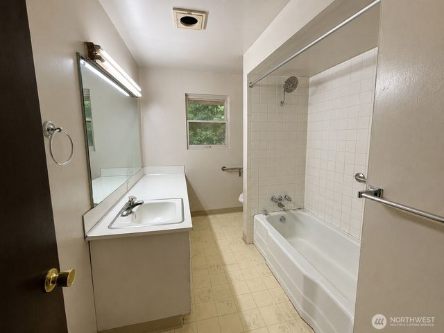 409 106th St S, Tacoma, WA 98444