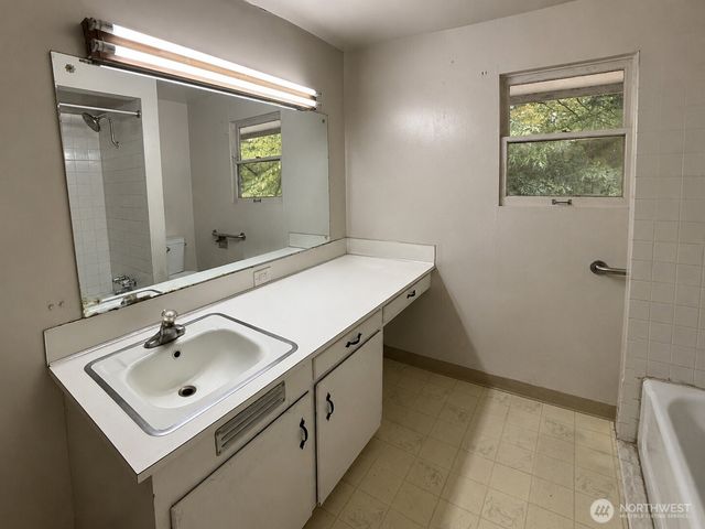 409 106th St S, Tacoma, WA 98444