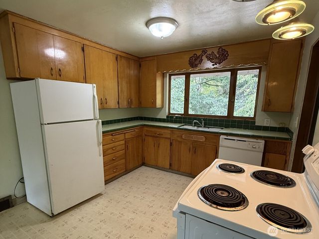 409 106th St S, Tacoma, WA 98444