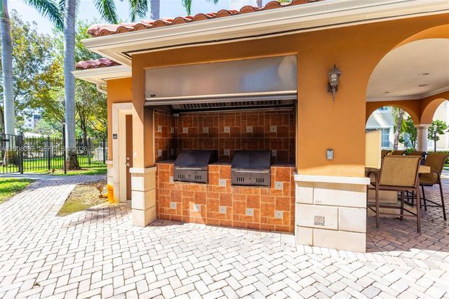 6831 SW 44th St 101, Miami, FL 33155