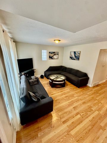 3556 W Dickens Avenue, Chicago, IL 60647