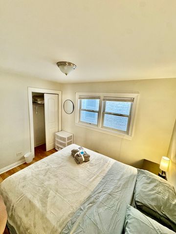 3556 W Dickens Avenue, Chicago, IL 60647