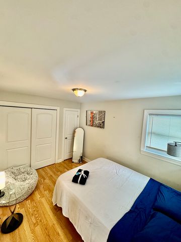 3556 W Dickens Avenue, Chicago, IL 60647