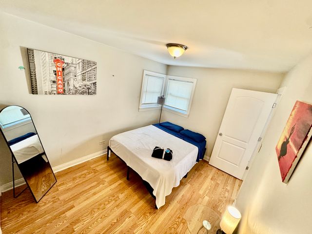 3556 W Dickens Avenue, Chicago, IL 60647