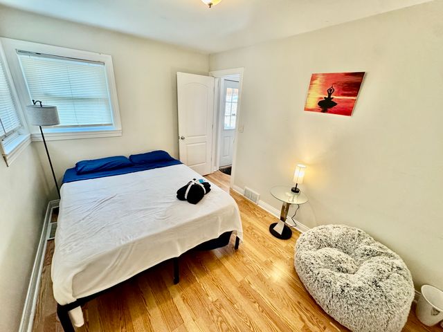 3556 W Dickens Avenue, Chicago, IL 60647