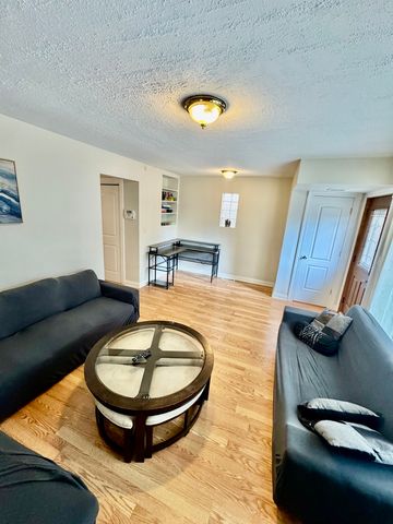 3556 W Dickens Avenue, Chicago, IL 60647