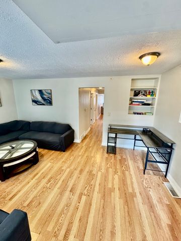 3556 W Dickens Avenue, Chicago, IL 60647
