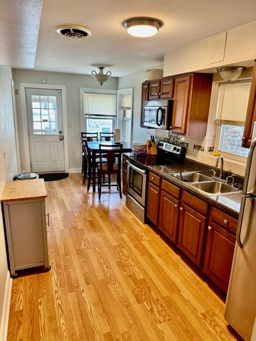 3556 W Dickens Avenue, Chicago, IL 60647