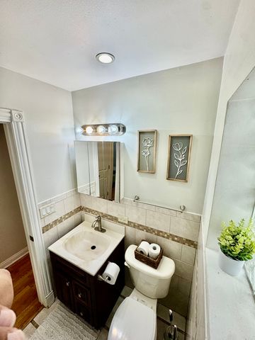 3556 W Dickens Avenue, Chicago, IL 60647