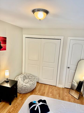 3556 W Dickens Avenue, Chicago, IL 60647