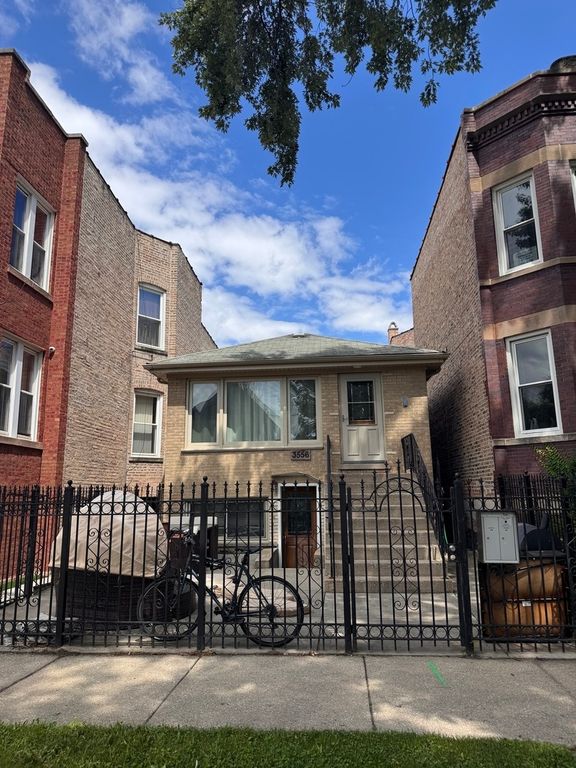 3556 W Dickens Avenue, Chicago, IL 60647