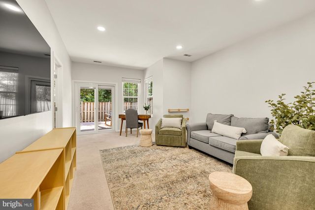 6747 APPLEMINT LN, Alexandria, VA 22310