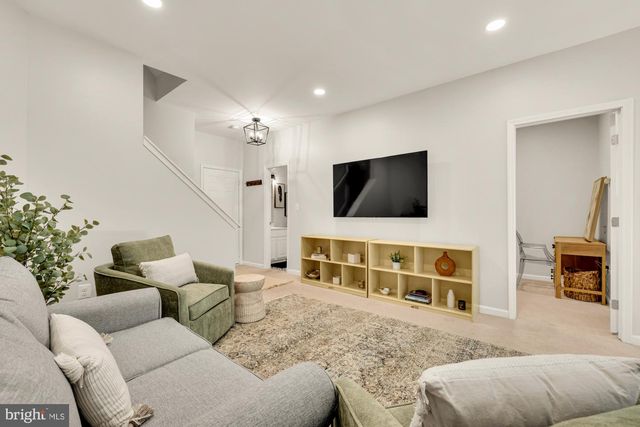 6747 APPLEMINT LN, Alexandria, VA 22310