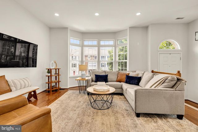 6747 APPLEMINT LN, Alexandria, VA 22310