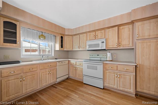 25968 Keith Street, Dearborn Heights, MI 48127