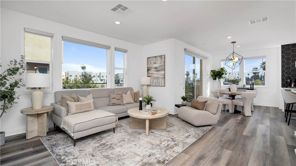 Image 11 of property listing at 1669 W Lincoln Avenue 102, Anaheim, CA 92801