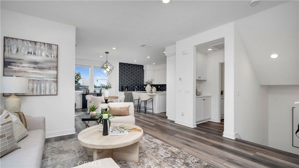 Image 14 of property listing at 1669 W Lincoln Avenue 102, Anaheim, CA 92801