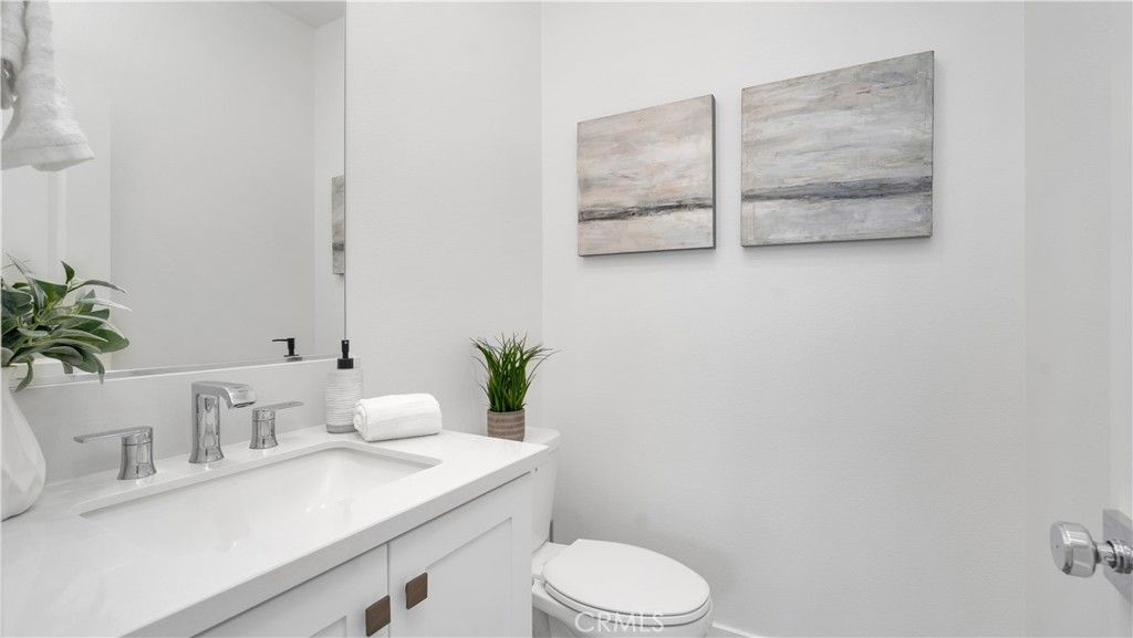Image 18 of property listing at 1669 W Lincoln Avenue 102, Anaheim, CA 92801