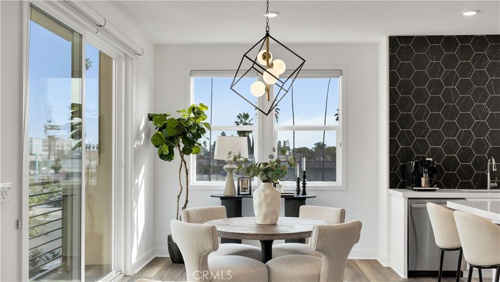 Image 2 of property listing at 1669 W Lincoln Avenue 102, Anaheim, CA 92801